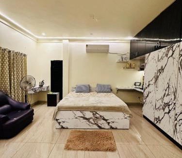 Dindigul House | Spacious Fully Furnished Private Room AC Free Parking Near Highway