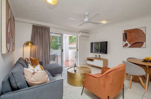 Burleigh Heads Apartment | Spacious Ground Floor Retreat by Burleigh Beach