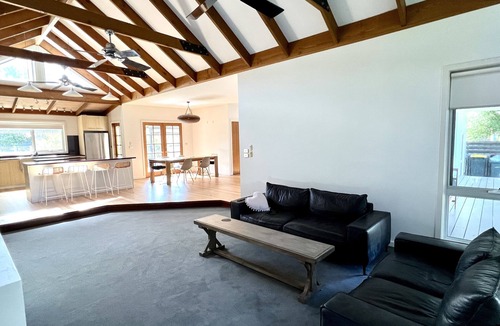 Barwon Heads House | Spacious home for large getaways
