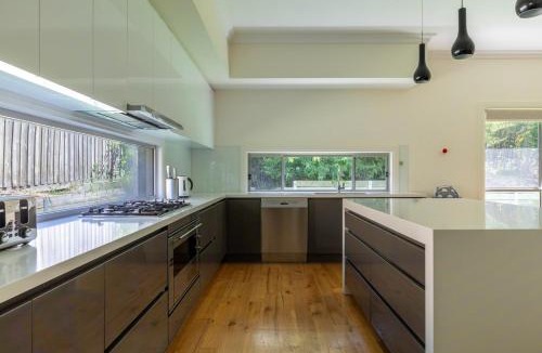 Mount Waverley House | Spacious Home with Ensuites