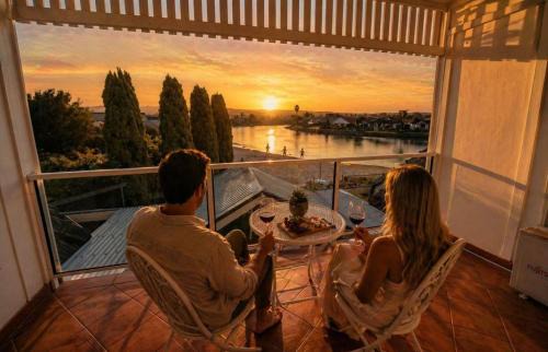 Encounter Bay House | Spacious Lake Front Home- Private Beach