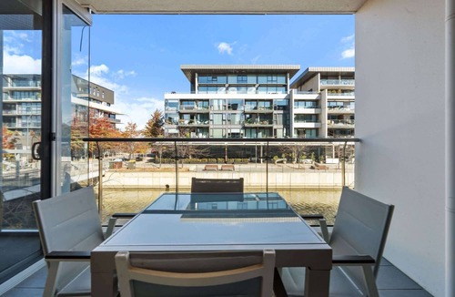 Kingston Apartment | Spacious Lakefront Apartment with Pool Access