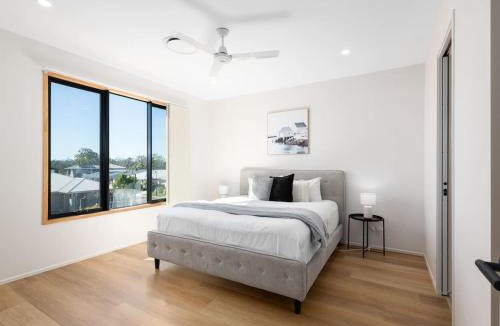 Pallara House | Spacious Modern 6BR Family Home in Pallara QLD