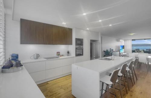 Batemans Bay Hotel | Spacious Modern Apartment in Batemans Bay