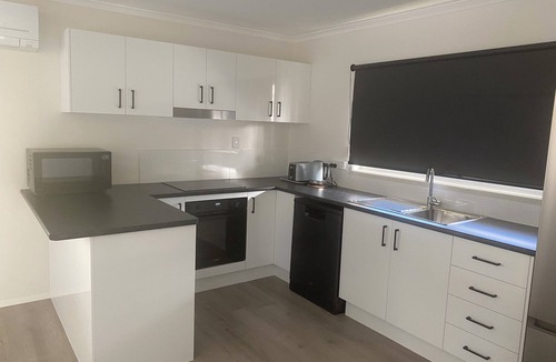 Pialba Apartment | Spacious modern Beachside 2 Bedroom Unit.