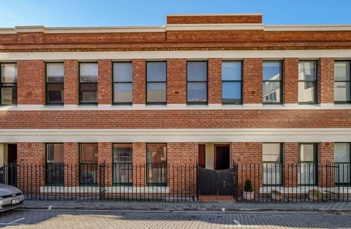 Sullivan's Cove Apartment | Spacious Modern Terrace in the Heart of Hobart CBD
