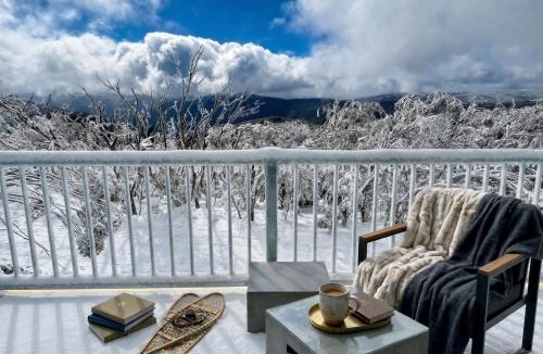 Mount Buller House | Spacious Mount Buller Chalet Sleeps 12