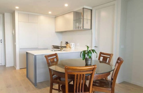 Northcote Apartment | Spacious New 2 BDR with City Views