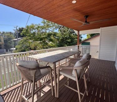 Currumbin Waters Apartment | Spacious Private 2BR Guest Suite