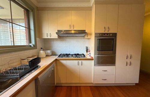 Bentleigh House | Spacious Private Room | 1min to Train | Uni Close