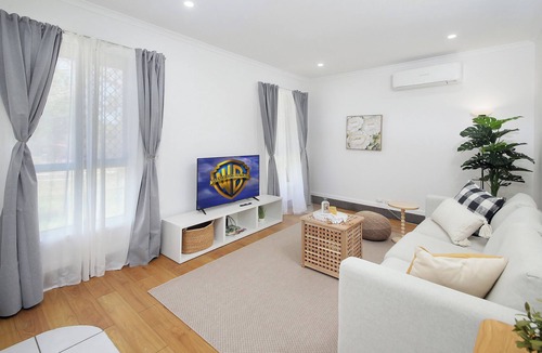Hillcrest House | Spacious Private Room| Extra Comfort| Ideal for Couples| Hillcrest