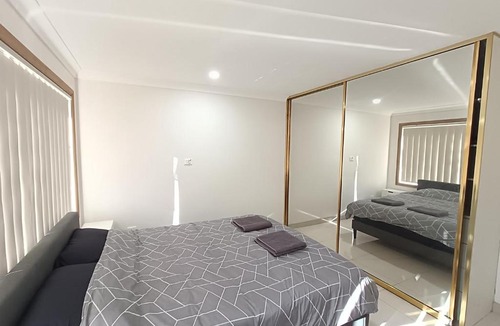 Guildford West House | Spacious Queen Room in Large, Two Story Home - GB