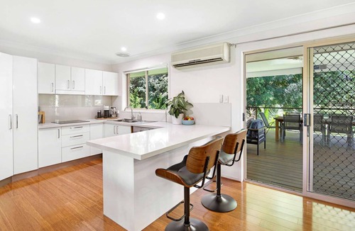 Emerald Beach House | Spacious, renovated 3BR house close to beach