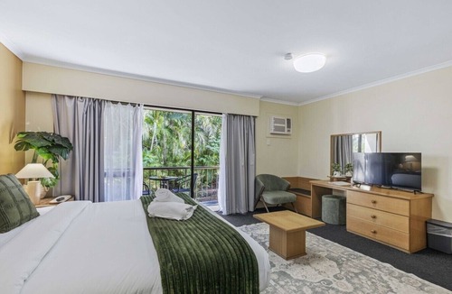 Mount Ommaney Bed & Breakfast | Spacious Room Ideal for Biz District & Access CBD