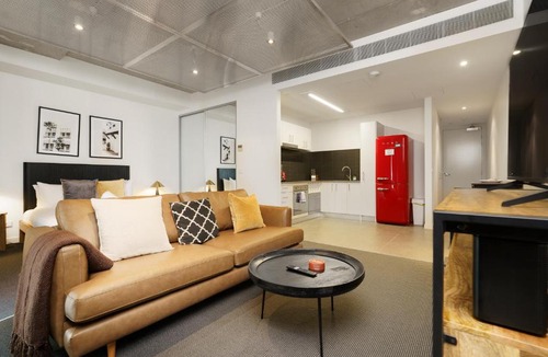 Braddon Apartment | Spacious Studio in a Prime Braddon Location - Hosted by Canstay