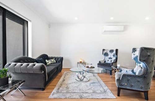 Tarneit House | Spacious Tarneit Home with Private Garden