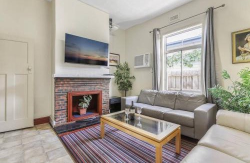 Coburg House | Spacious Urban Delight in Coburg