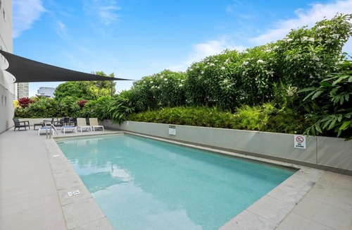 Toowong Apartment | Spaciously Bright 1-Bed Apartment