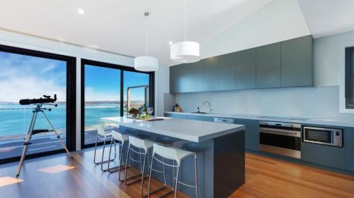 Killcare Heights House | 'Spectacular Ocean Views' by HolidayCo