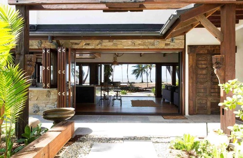 Mowbray House | Spice at Oak - Absolute beachfront with private pool