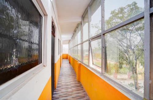 Gyanpur Hotel | SPOT ON New Diamond Hotel