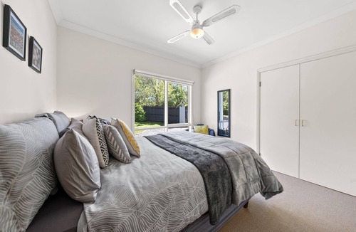 Spring Hill House | Springhill Views-Country Retreat-sleeps12