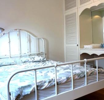 Springvale House | Springvale Hub - Beautiful & spacious queen bed room