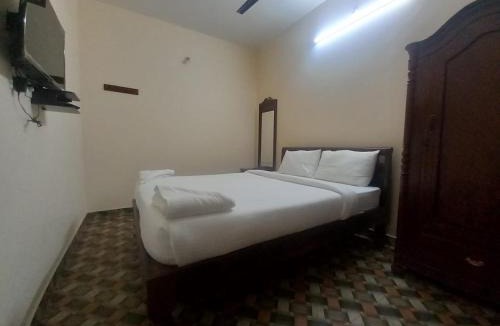 Kuilapalayam Hotel | SRI SAVERAA RESIDENCY