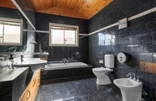 Bexley House | Standard Double Room - Convenient Spot in Bexley - Shared Bathroom