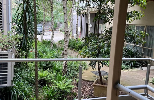 Lower Plenty Apartment | Star on Main with a Pool