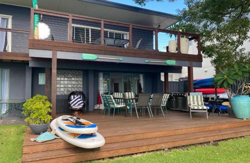 Summerland Point House | Starfish Cottage