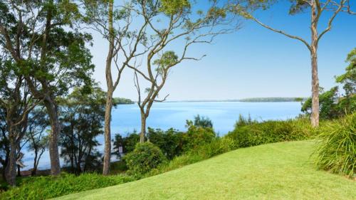 Sanctuary Point House | Stargazer Cottage Waterfront Reserve by Book Jervis Bay