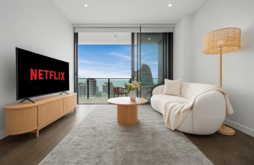 Broadbeach Apartment | Starview Suite - Private Oceanview 2 Bedroom Apartment on the Star Residence Broadbeach, Free Carpark Included with your stay!