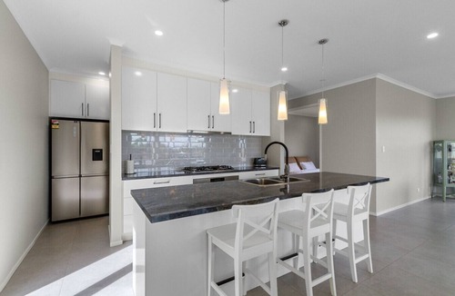 Wallaroo House | Stately Escape - Wallaroo Marina