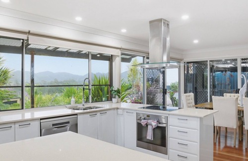 Coffs Harbour House | Station on Pearce – Spacious, Pet-Friendly Coastal Stay