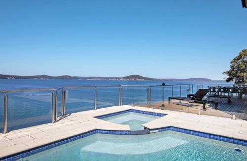 Point Clare House | Stay 3 nights, pay 2 this Winter*