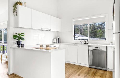 St. Georges Basin House | Stay and Float in Basin Bliss