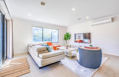 Point Cook House | StayAU 4BR Tranquil Family Escape House Point Cook