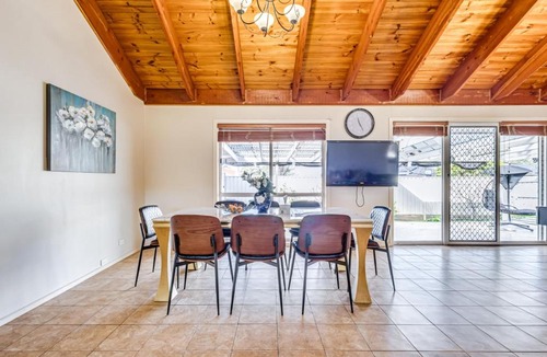 Seabrook House | StayAU Tranquil 4BR Lakeside Retreat in Seabrook