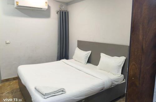 Pashim Vihar Hotel | Staylo Hotel Azora