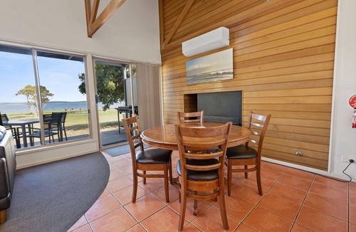 Forge Creek House | Steamer - Waterfront Retreat: Secluded lodges perfect for nature lovers