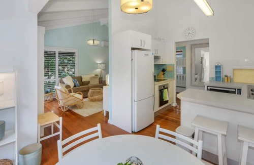 Avoca Beach Apartment | Stone's Throw From The Beach