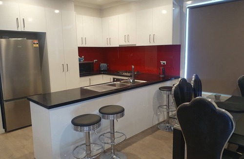 Altona Meadows House | stone throw from Laverton station unit 2.
