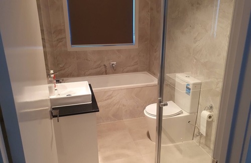 Altona Meadows House | stone throw from Laverton station unit 2.