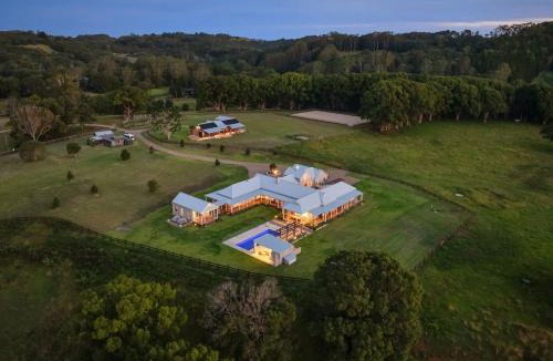 Possum Creek House | Stonehaven Luxury Estate Pool Sauna Gym Firepit