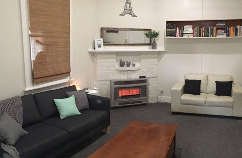 Ararat House | Stones Throw - Comfy Place to Stay
