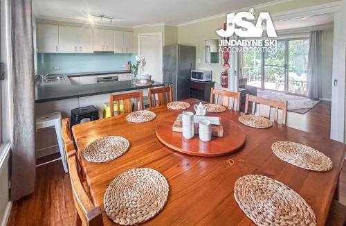 Jindabyne House | Stonewall
