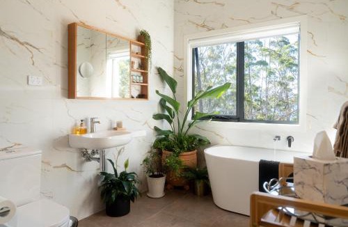 Alonnah House | Studio 216 - Oceanview Studio with Bath, Romantic Bruny Escape