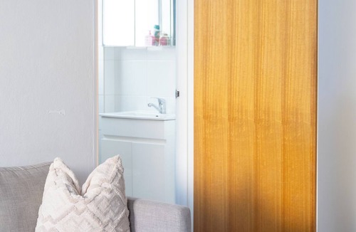 Bondi Beach Apartment | Studio Apartment Steps from Bondi Beach