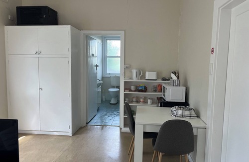 Cootamundra Apartment | Studio in the Heart of Town